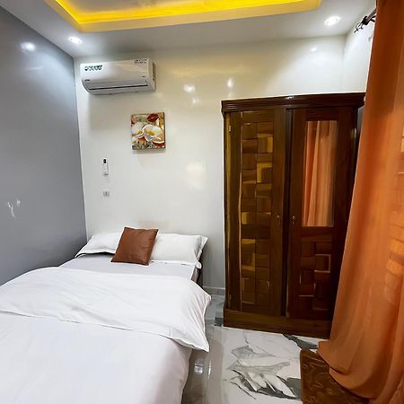 Villa Adja Nafy A Saly Gandigal Esterno foto
