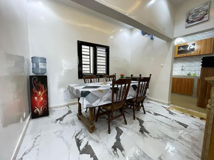Villa Adja Nafy A Saly Gandigal Esterno foto