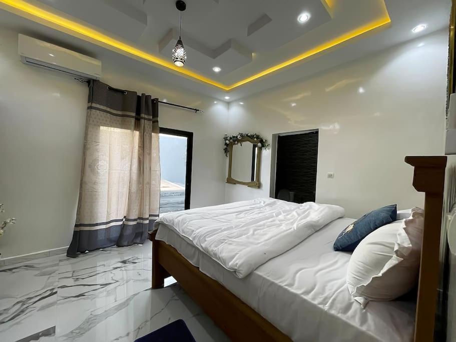 Villa Adja Nafy A Saly Gandigal Esterno foto