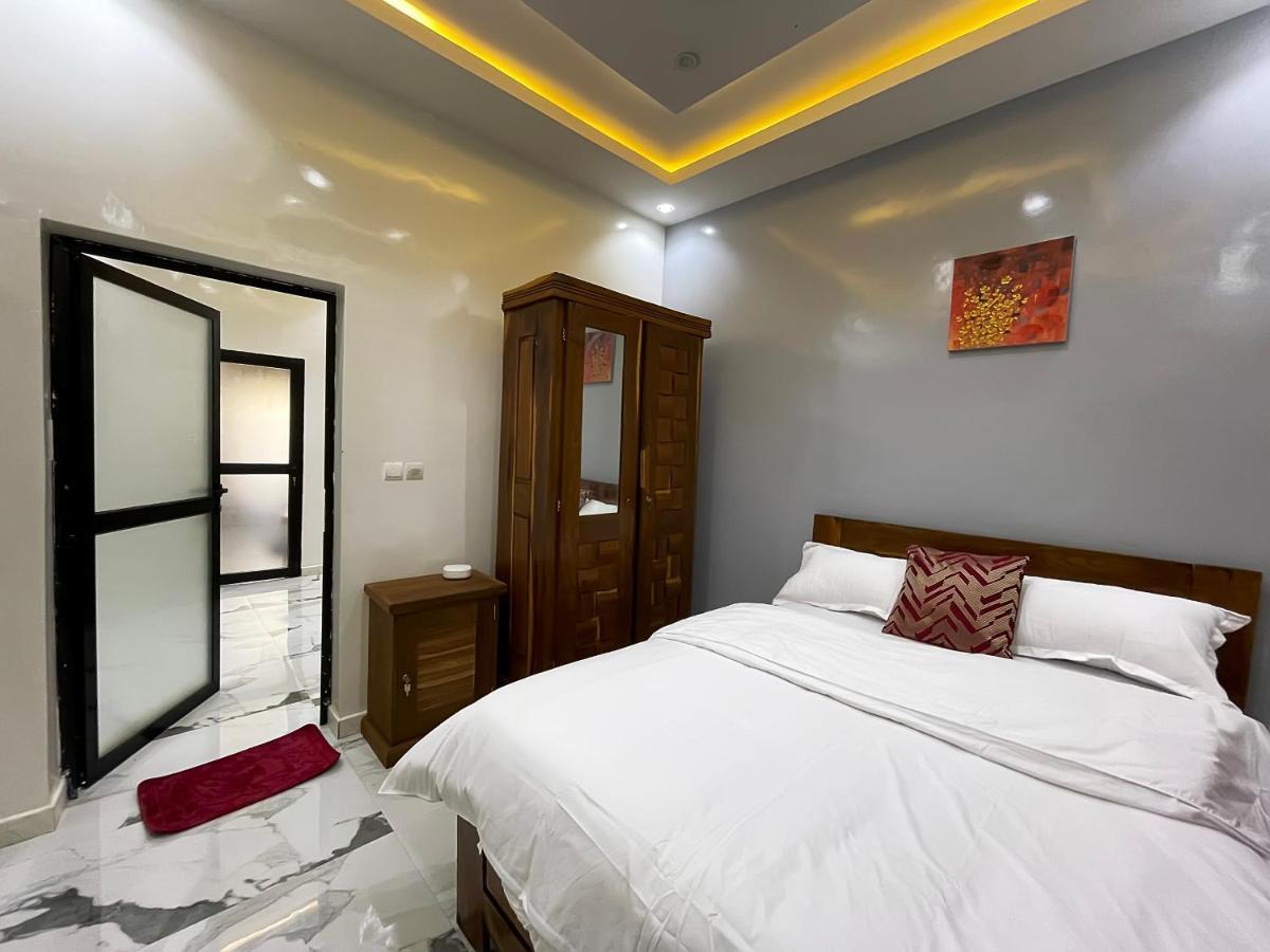 Villa Adja Nafy A Saly Gandigal Esterno foto